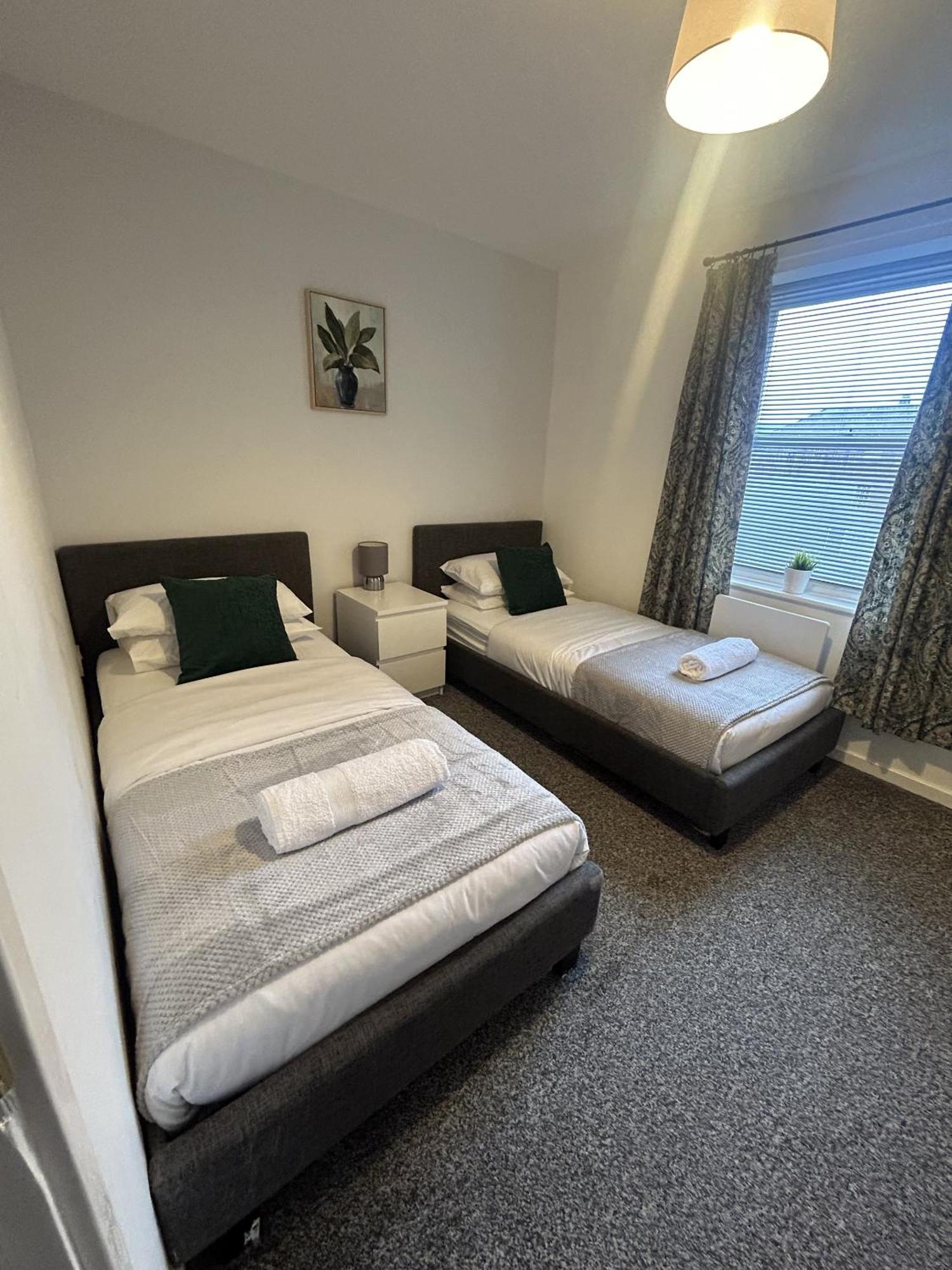 3 Bedroom Centre With Free Parking, Medieval Area *