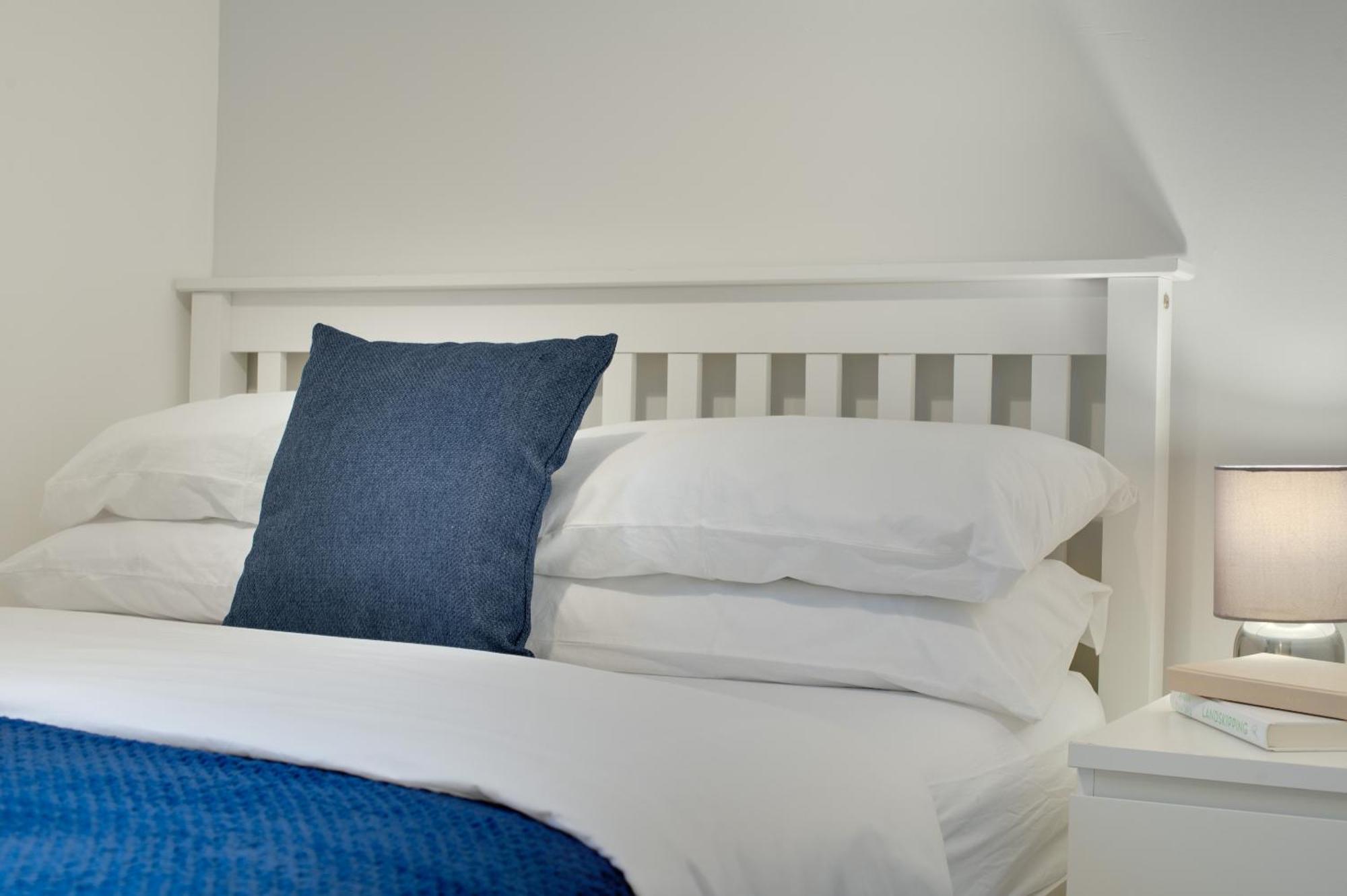3 Bedroom Centre With Free Parking, Medieval Area Apartment