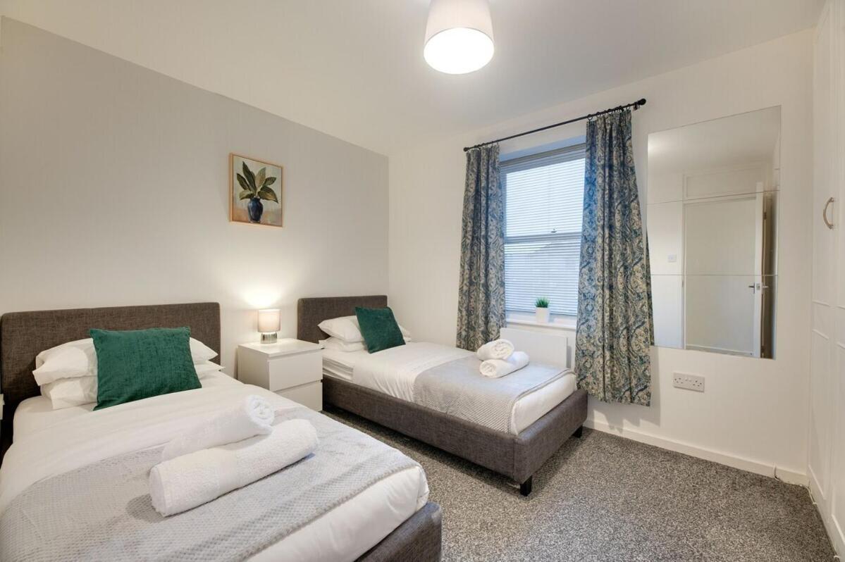 3 Bedroom Centre With Free Parking, Medieval Area Apartment