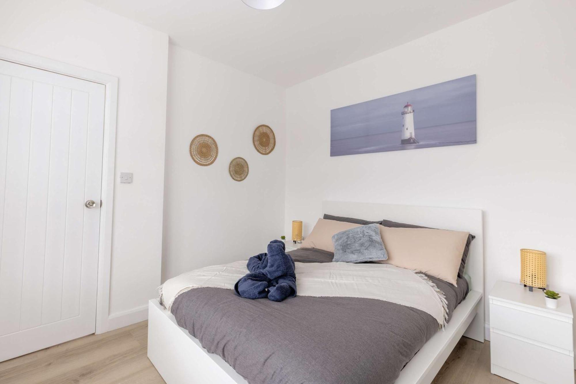 Free Parking - 4 Bedroom House Holiday home *
