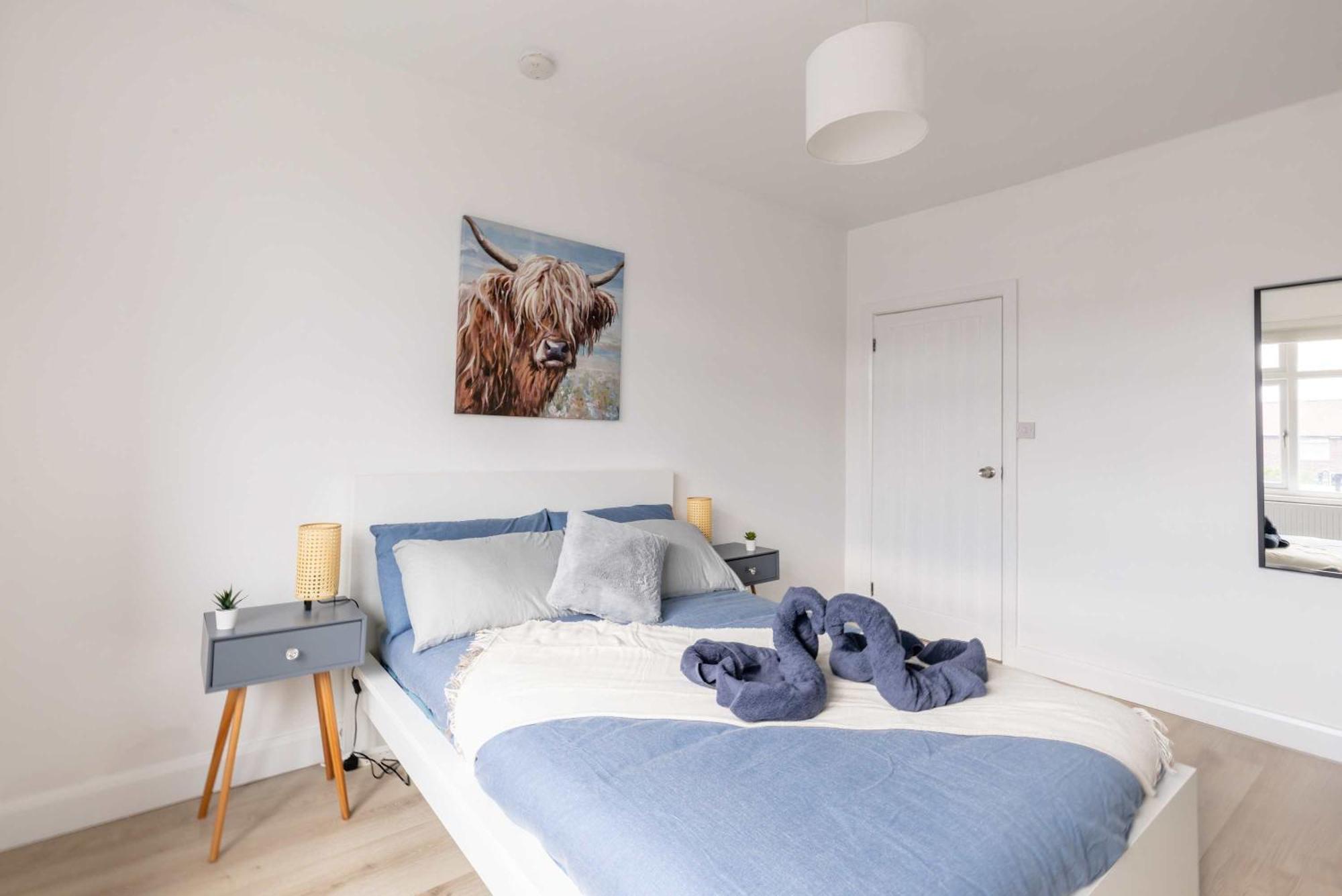 Free Parking - 4 Bedroom House