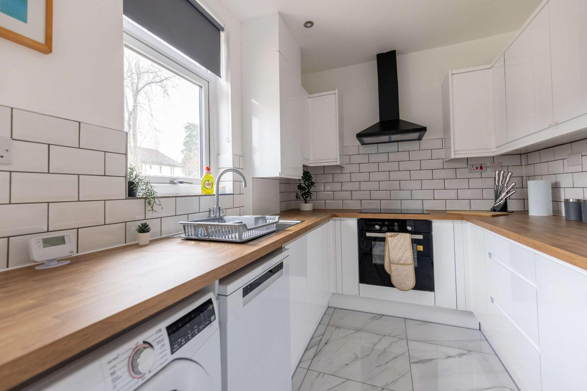 Holiday home Free Parking - 4 Bedroom House