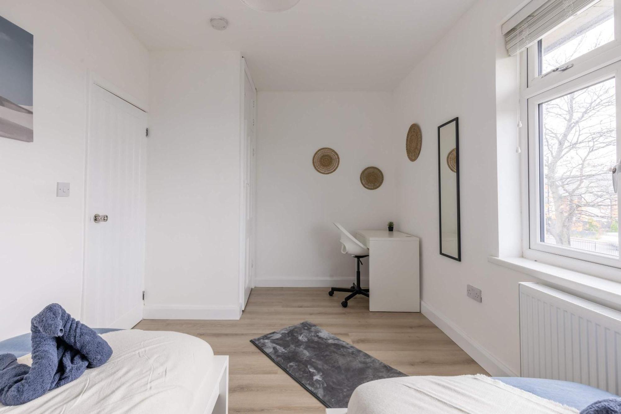 Holiday home Free Parking - 4 Bedroom House