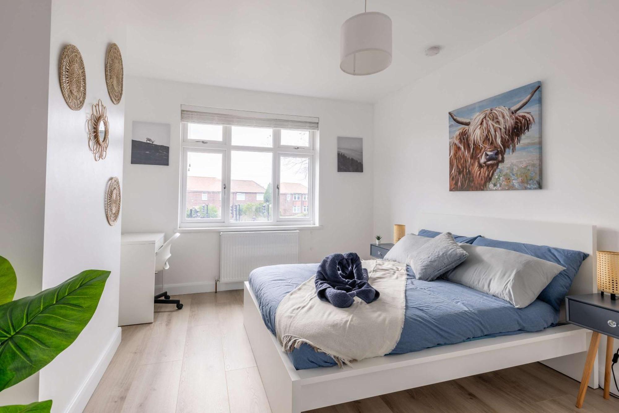 Free Parking - 4 Bedroom House Holiday home *