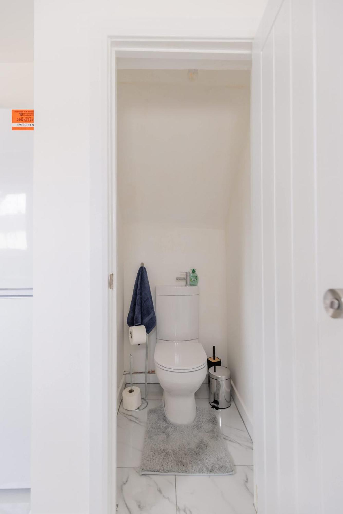 Free Parking - 4 Bedroom House
