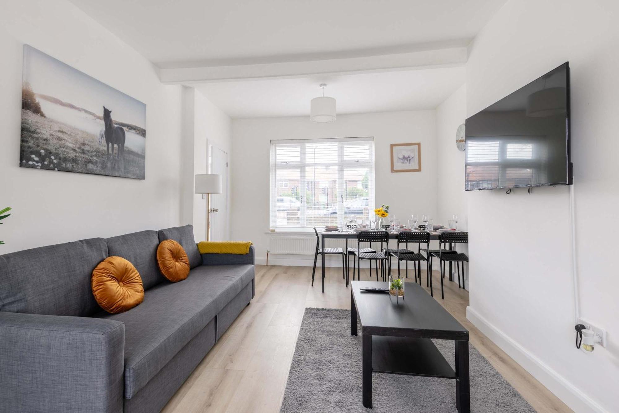 Free Parking - 4 Bedroom House Holiday home