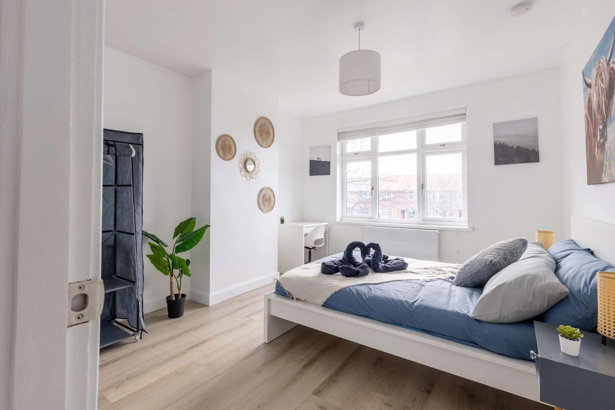 Holiday home Free Parking - 4 Bedroom House
