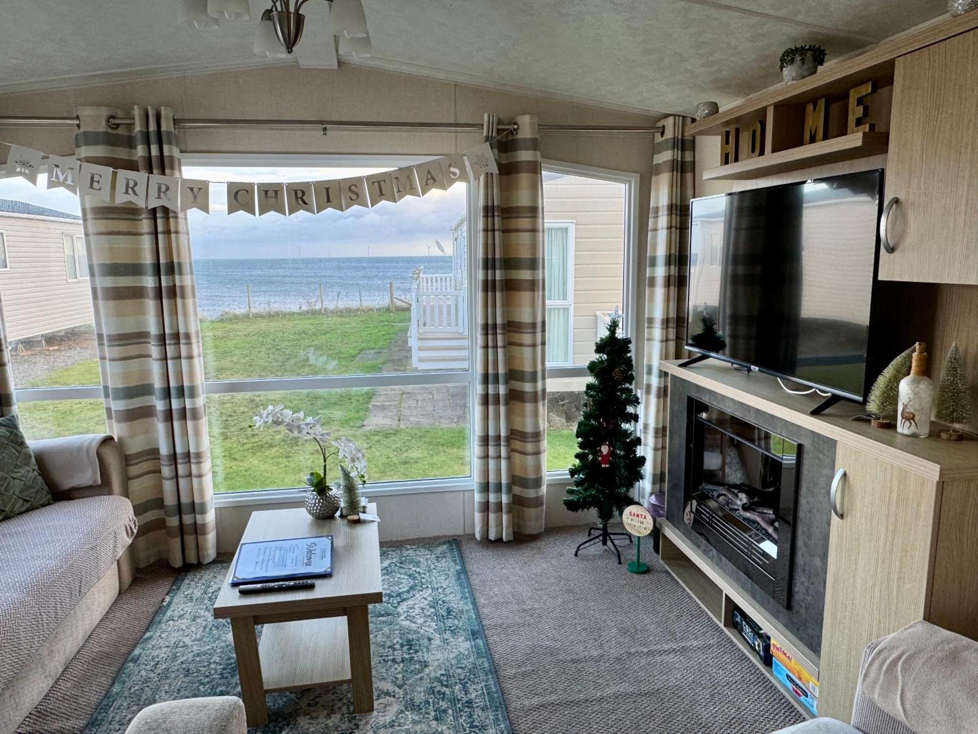 New Sea View Platinum Caravan With Huge Decking Campsite