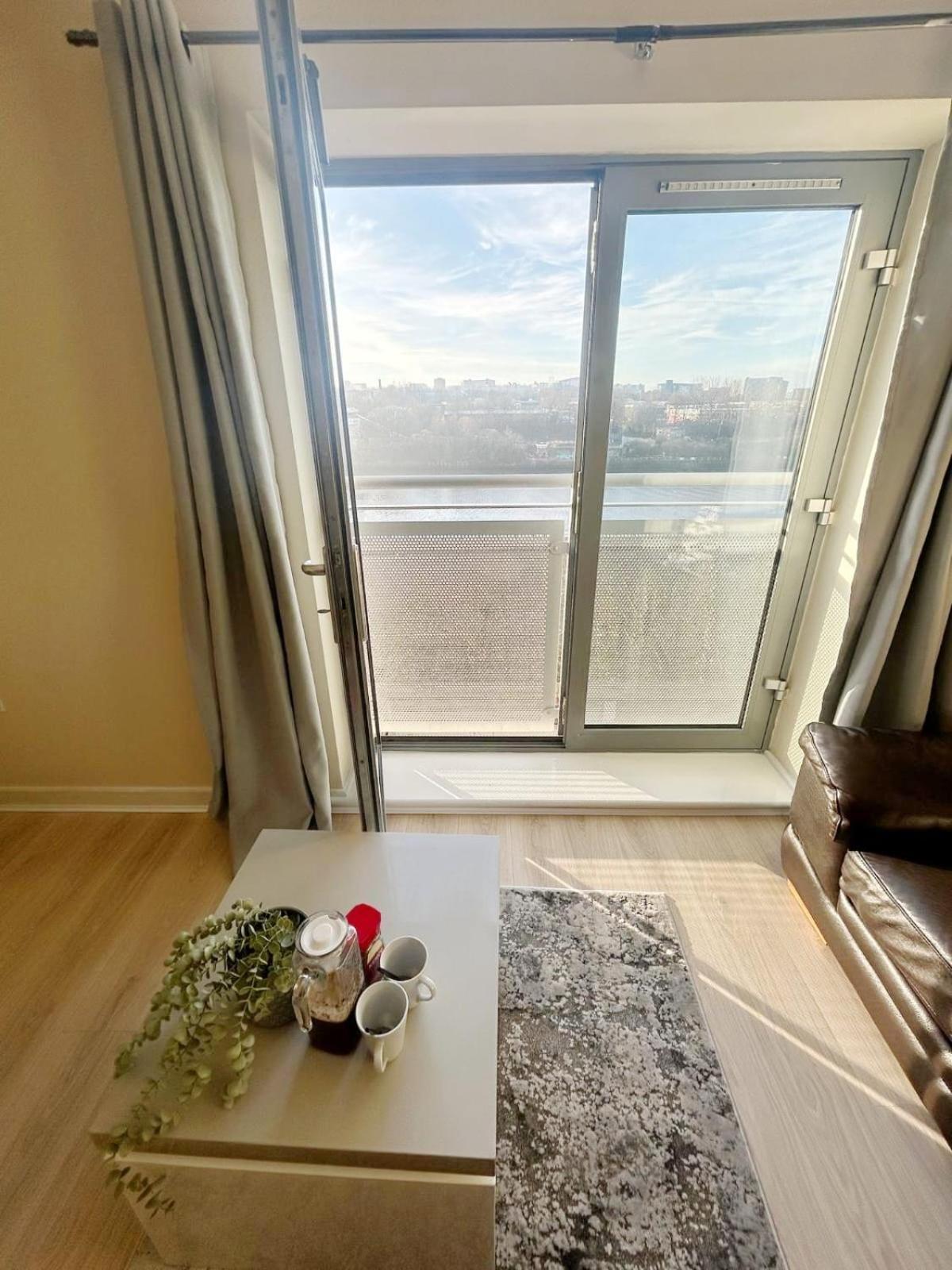 Apartment Waterfront Quayside With Secure Parking & Lift, Ideal For Mobility Users Newcastle upon Tyne