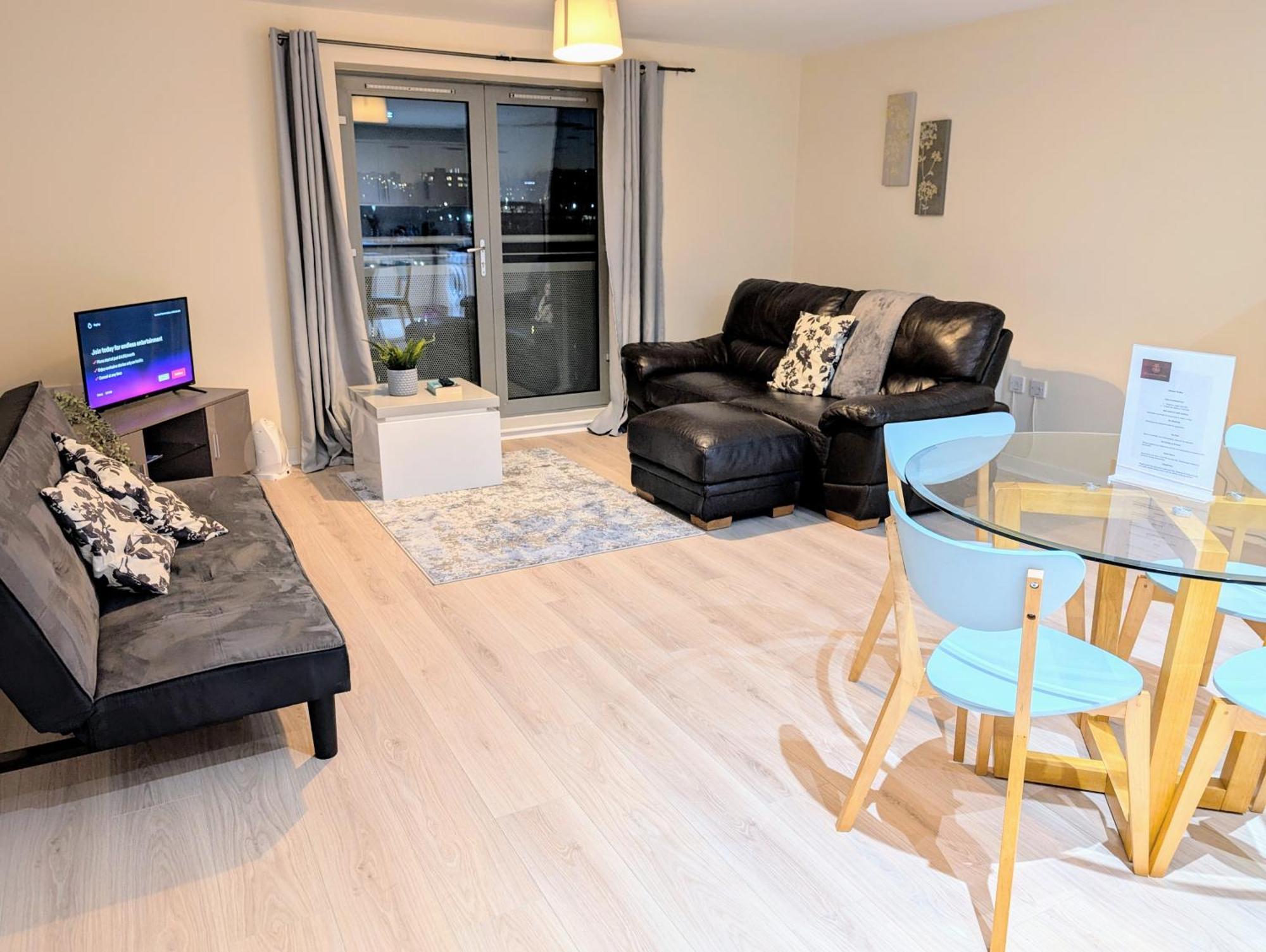 Waterfront Quayside With Secure Parking & Lift, Ideal For Mobility Users