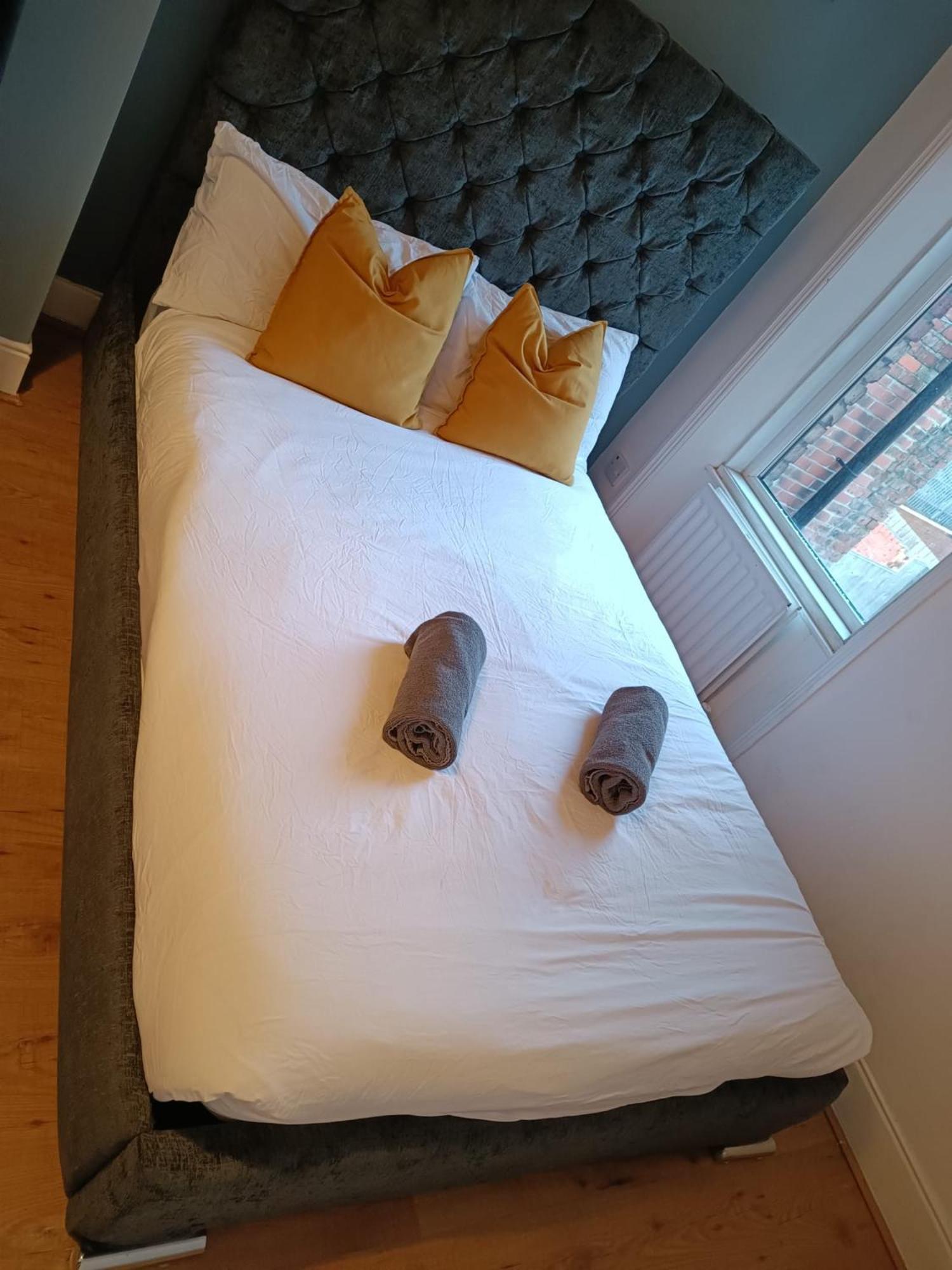 Apartment 8 Bed House 2 Miles Newcastle upon Tyne