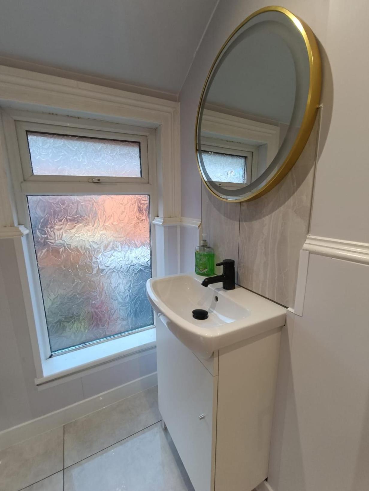 8 Bed House 2 Miles Newcastle upon Tyne