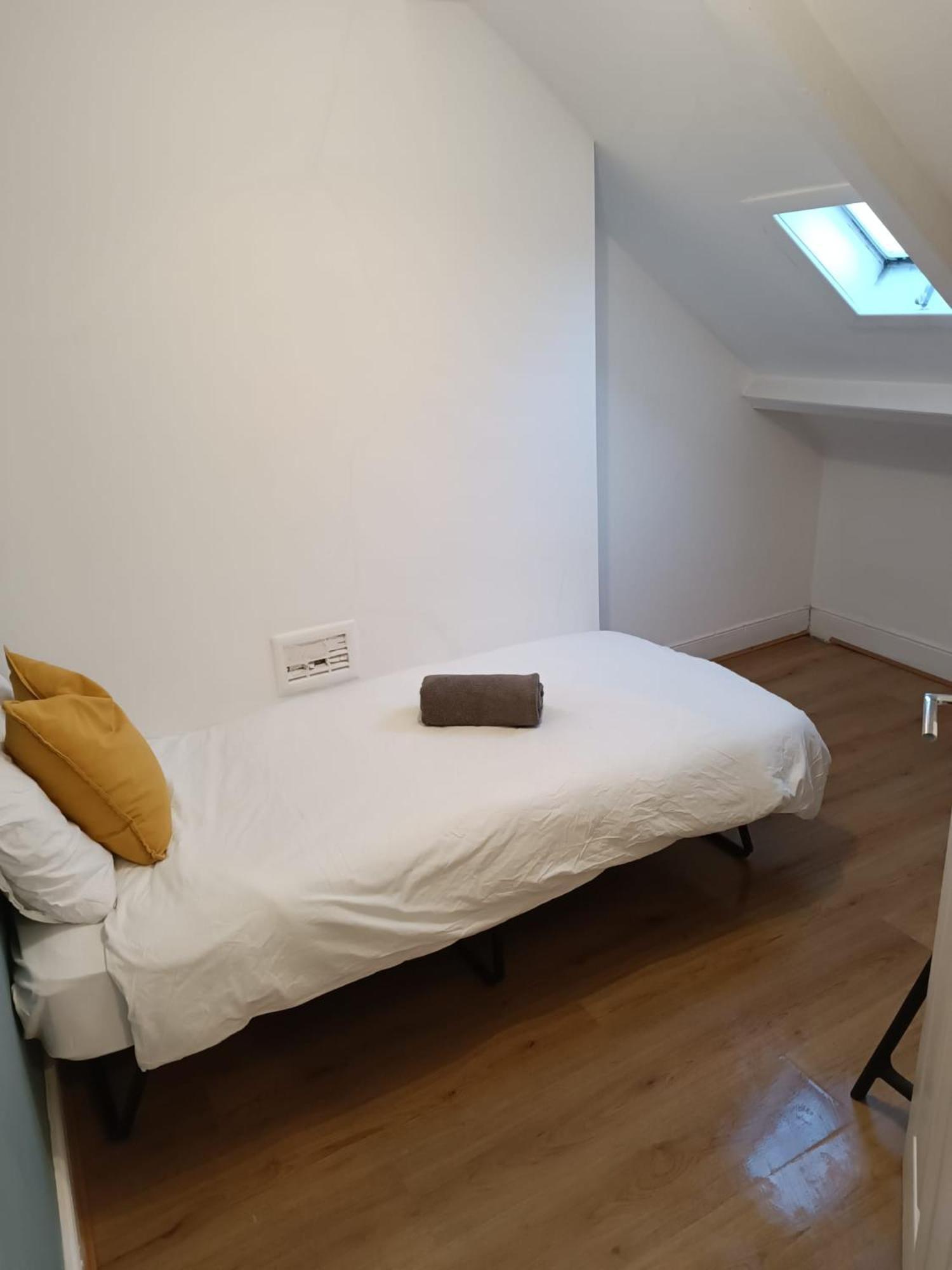 8 Bed House 2 Miles Apartment Newcastle upon Tyne