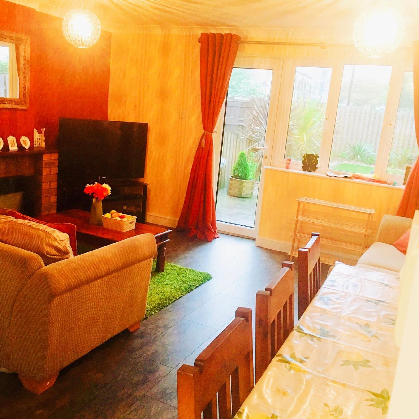 Cosy 3 Bed House At Citycentre & Garden & Freeparking Apartment *