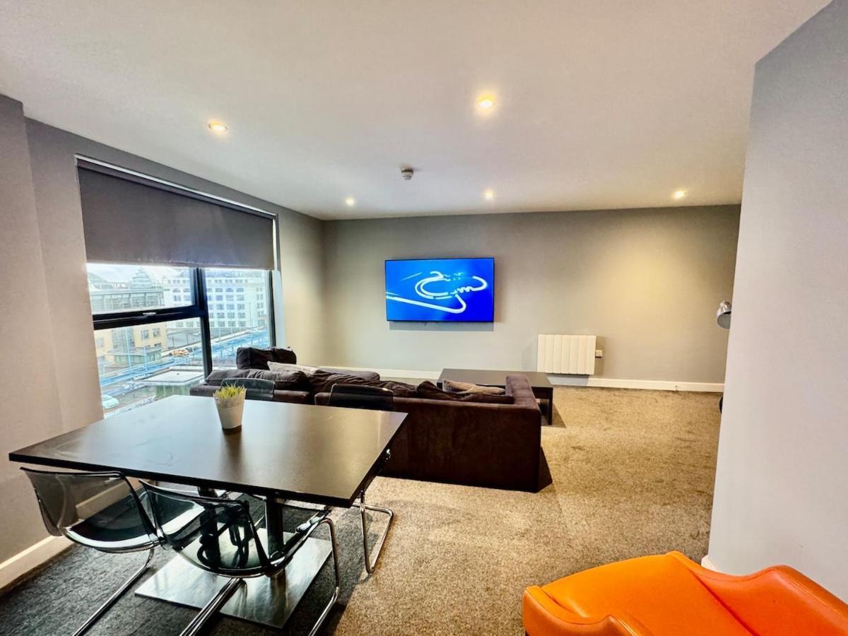 Modern With Views Of The Quayside Sleep 8 Free Parking Apartment Newcastle upon Tyne