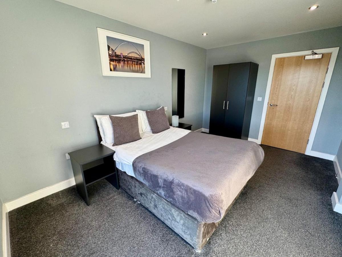 Apartment Modern With Views Of The Quayside Sleep 8 Free Parking Newcastle upon Tyne