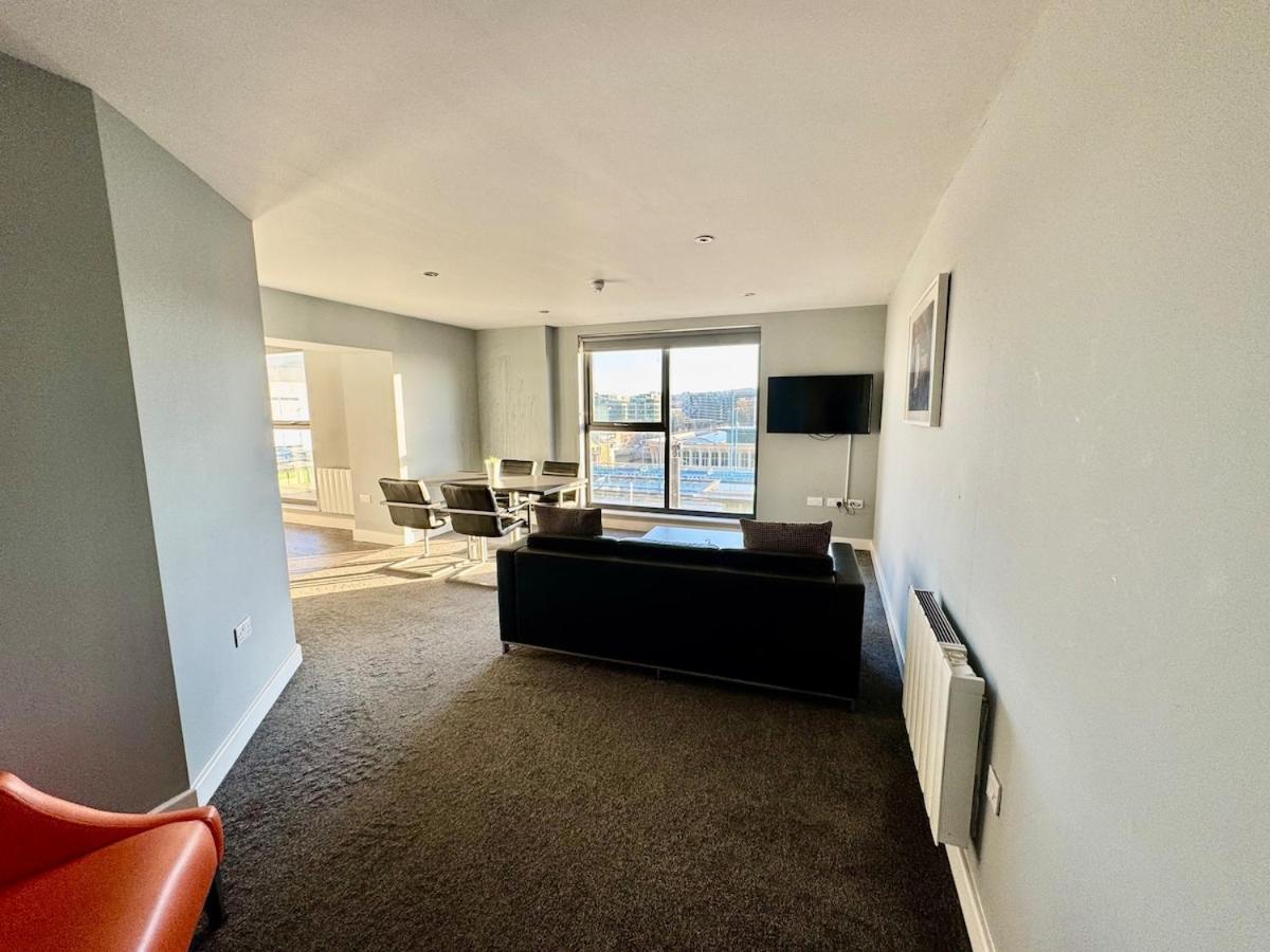 Apartment Modern With Views Of The Quayside Sleep 8 Free Parking