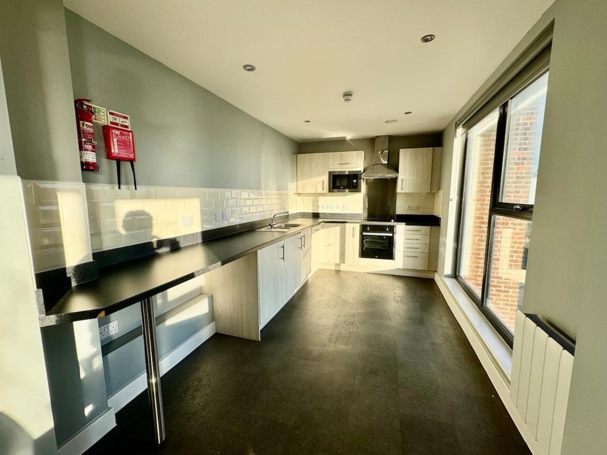 Modern With Views Of The Quayside Sleep 8 Free Parking Apartment *