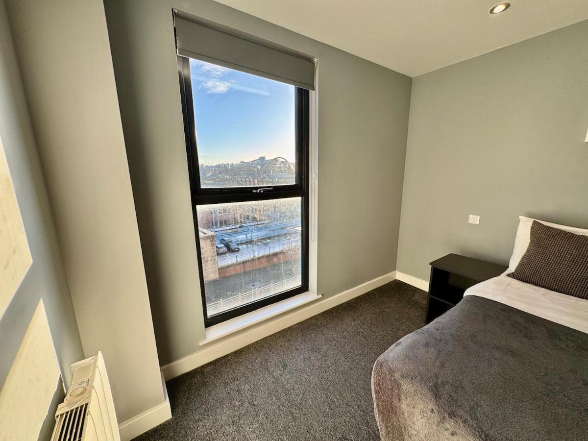 Modern With Views Of The Quayside Sleep 8 Free Parking Apartment