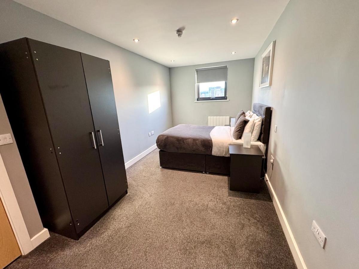 Modern With Views Of The Quayside Sleep 8 Free Parking Apartment *