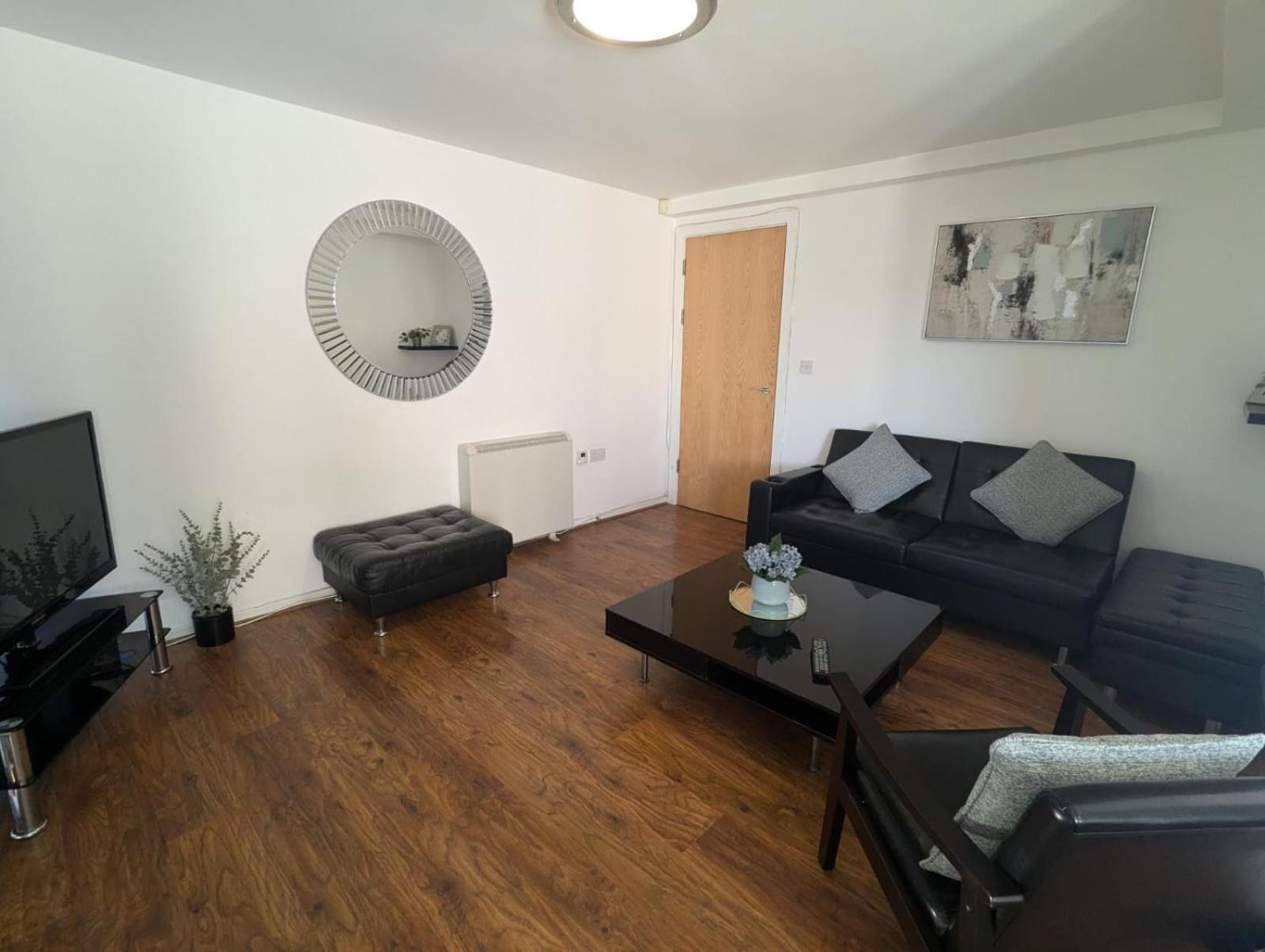 Apartment Two Bedroom Quayside River View *