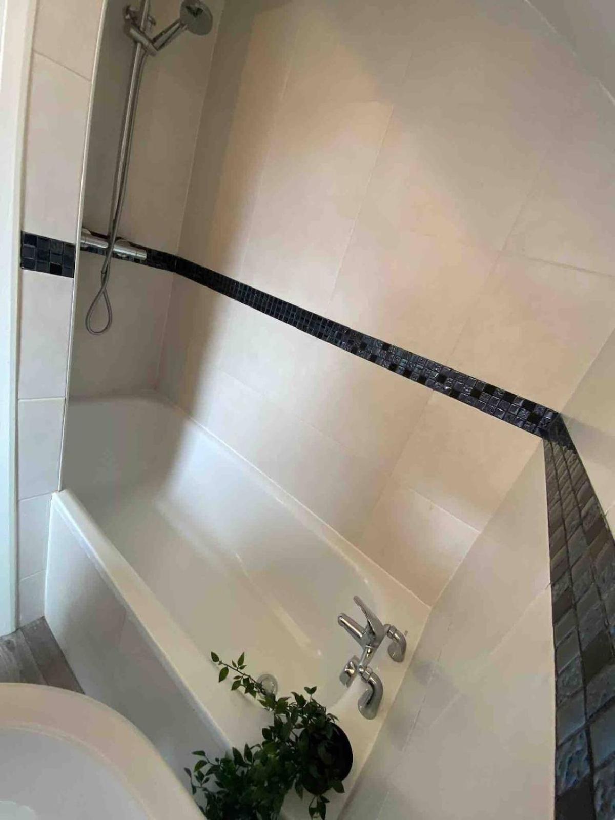 Chatsworth-2 Bdrm Sleeps 4 Ideal For Contractors