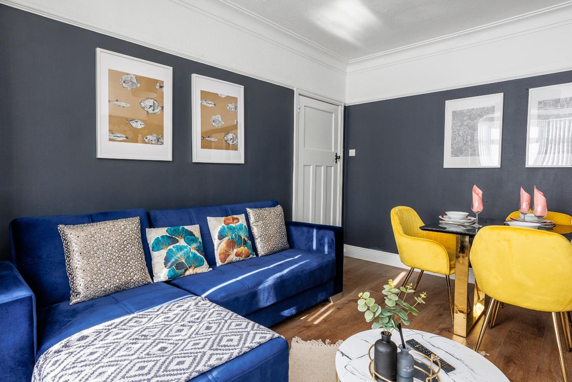 Holiday home Stylish Gem - Sleeps 9 - Parking *