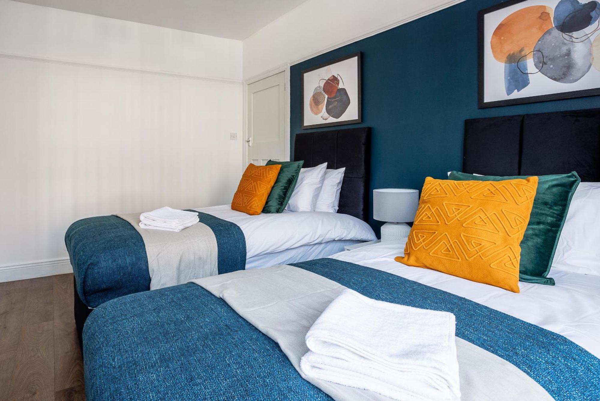 Stylish Gem - Sleeps 9 - Parking * Newcastle upon Tyne