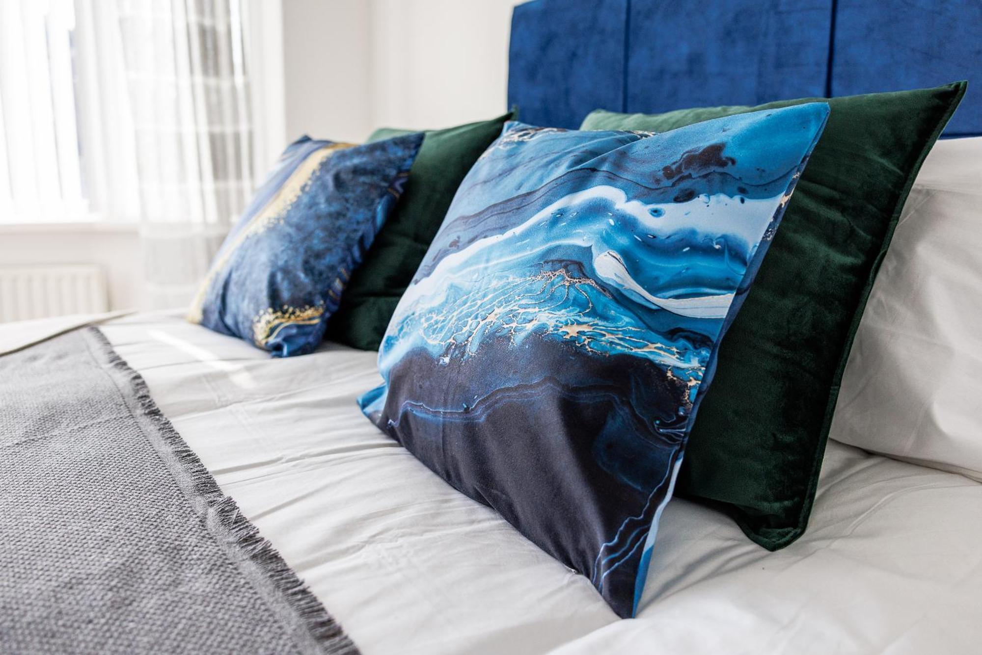 Holiday home Stylish Gem - Sleeps 9 - Parking