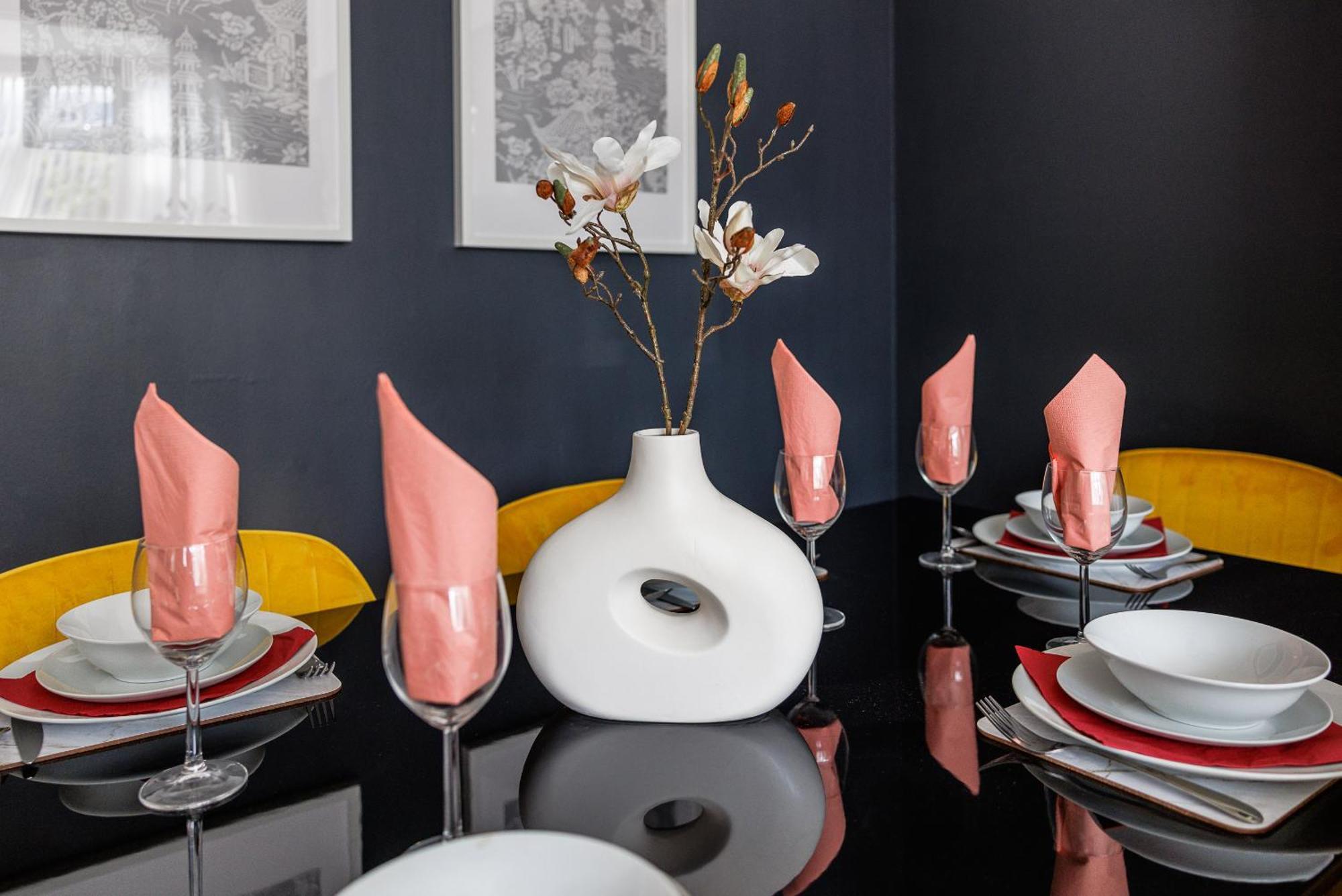 Stylish Gem - Sleeps 9 - Parking Newcastle upon Tyne