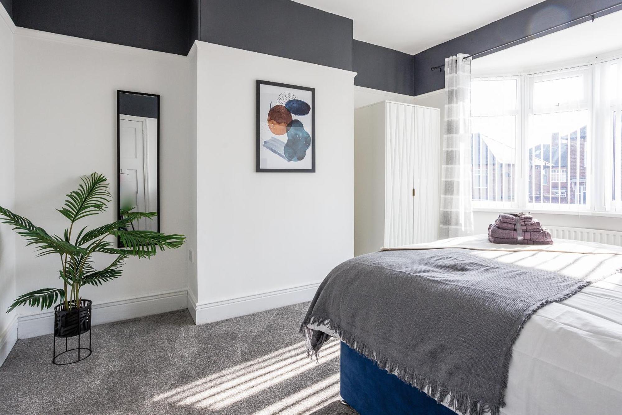 Holiday home Stylish Gem - Sleeps 9 - Parking *