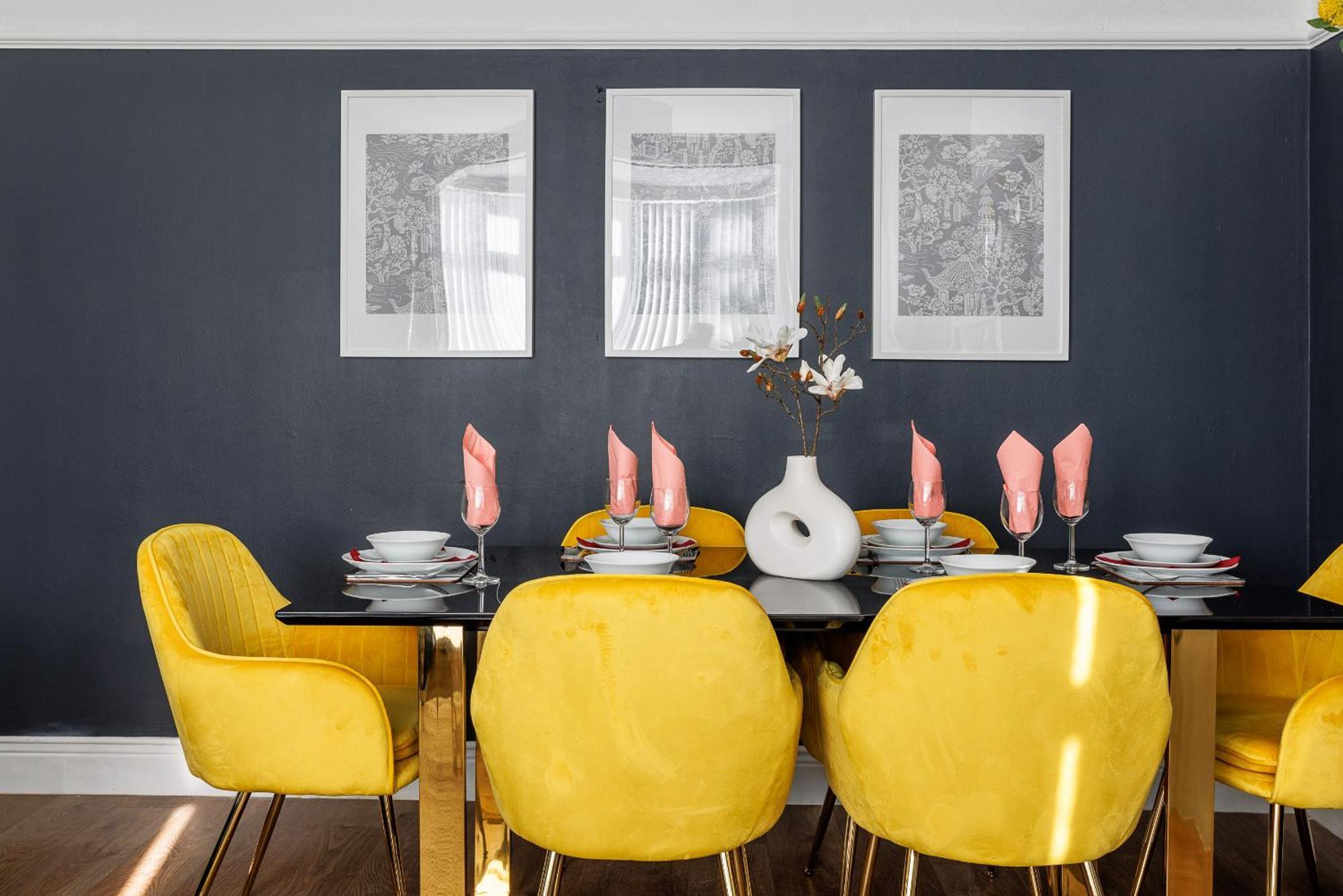 Holiday home Stylish Gem - Sleeps 9 - Parking Newcastle upon Tyne