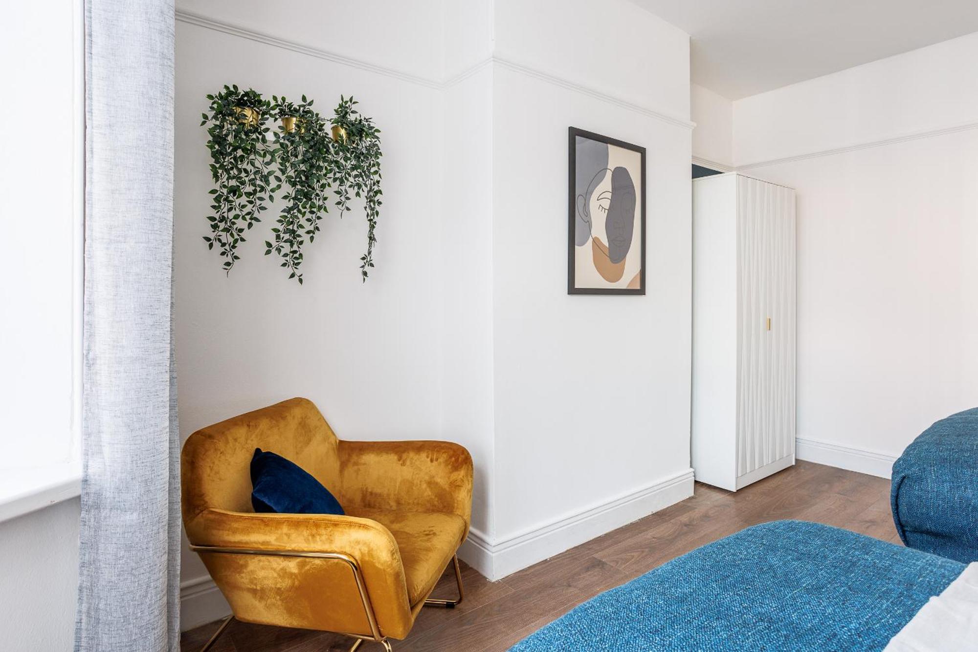 Holiday home Stylish Gem - Sleeps 9 - Parking