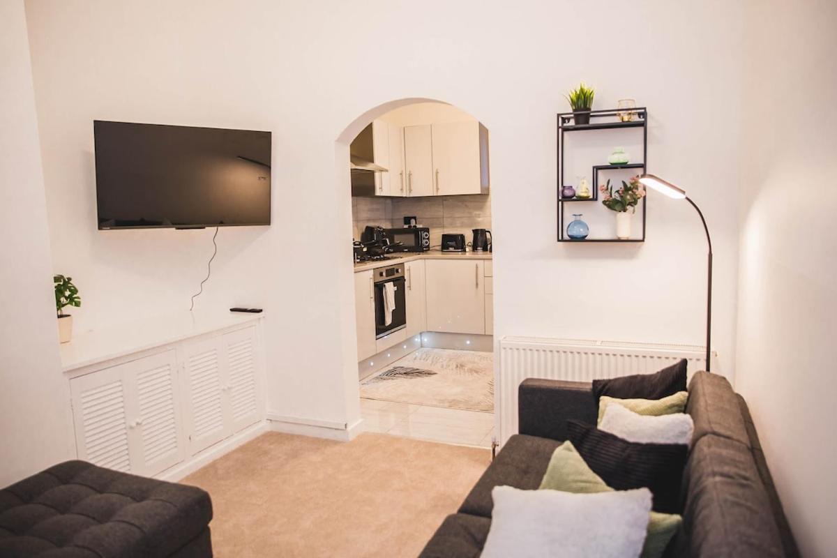 Apartment Warm & Cosy Away From *