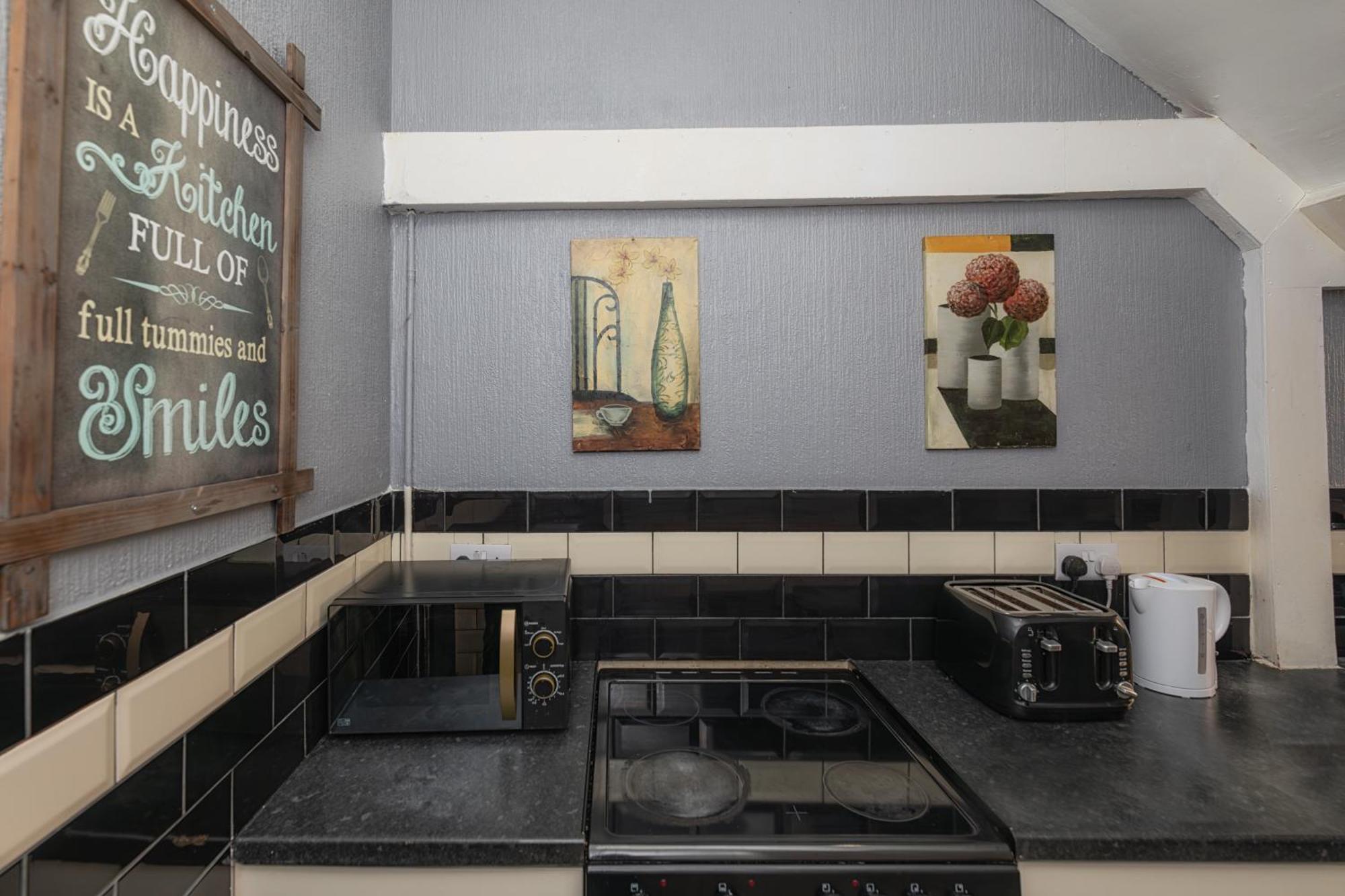 Centre Super Spacious Town House Free Parking And Wi-fi Apartment Newcastle upon Tyne