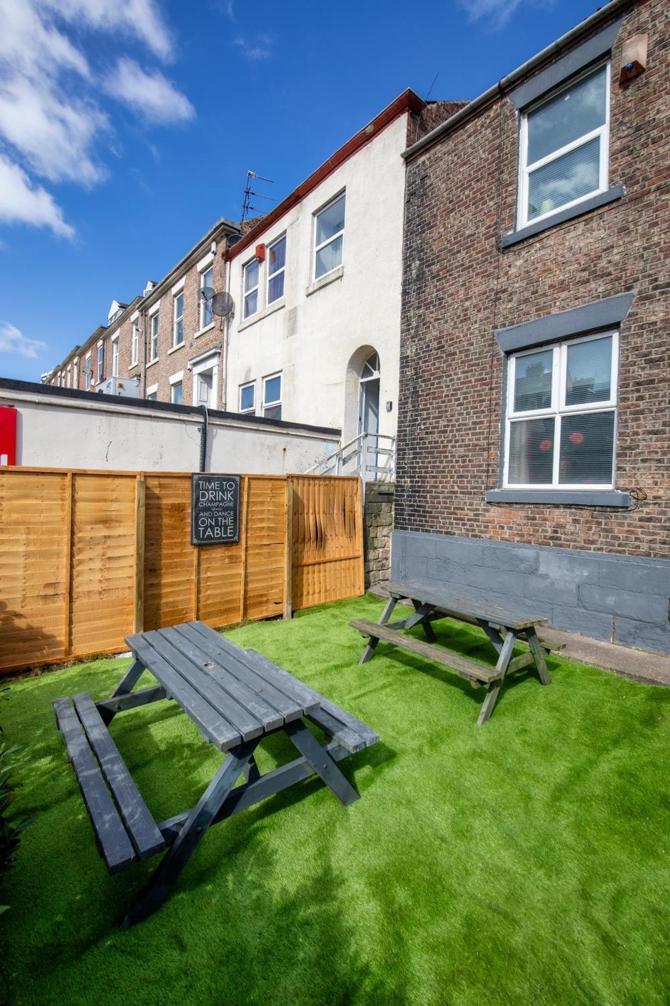 Centre Super Spacious Town House Free Parking And Wi-fi *