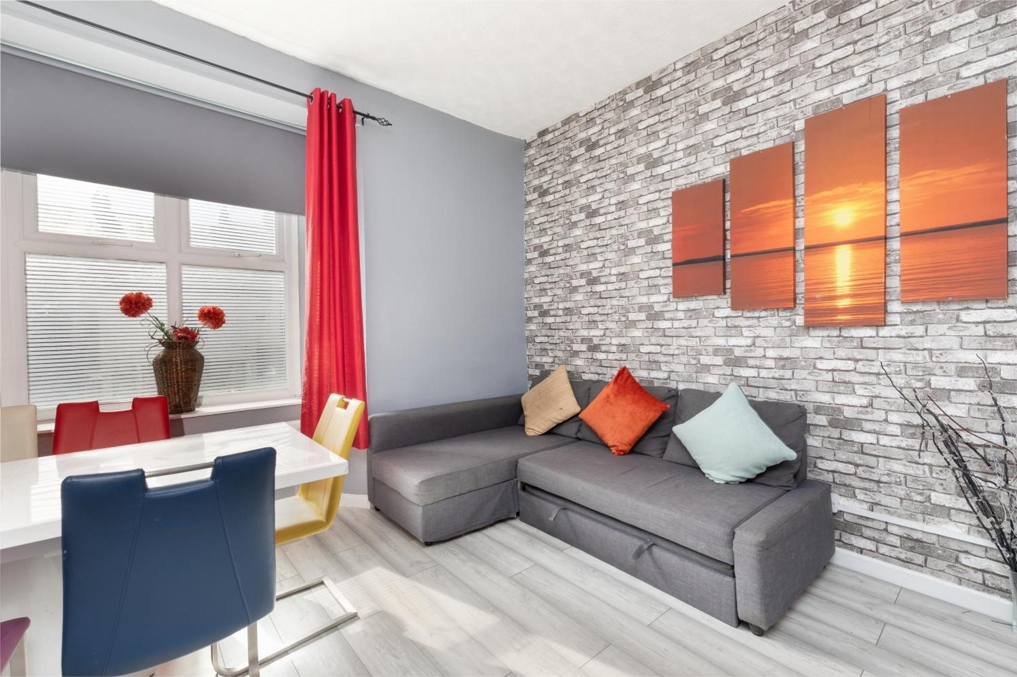 Centre Super Spacious Town House Free Parking And Wi-fi Apartment *