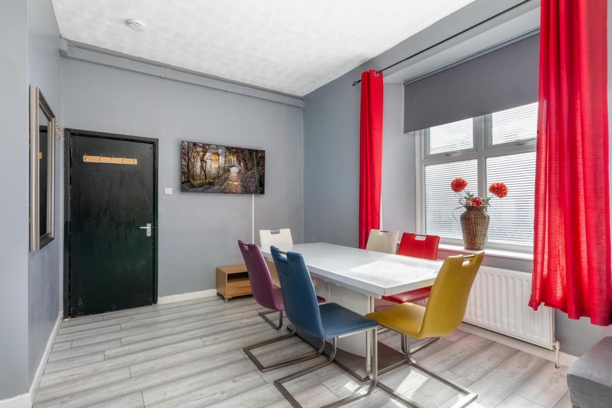 Apartment Centre Super Spacious Town House Free Parking And Wi-fi *