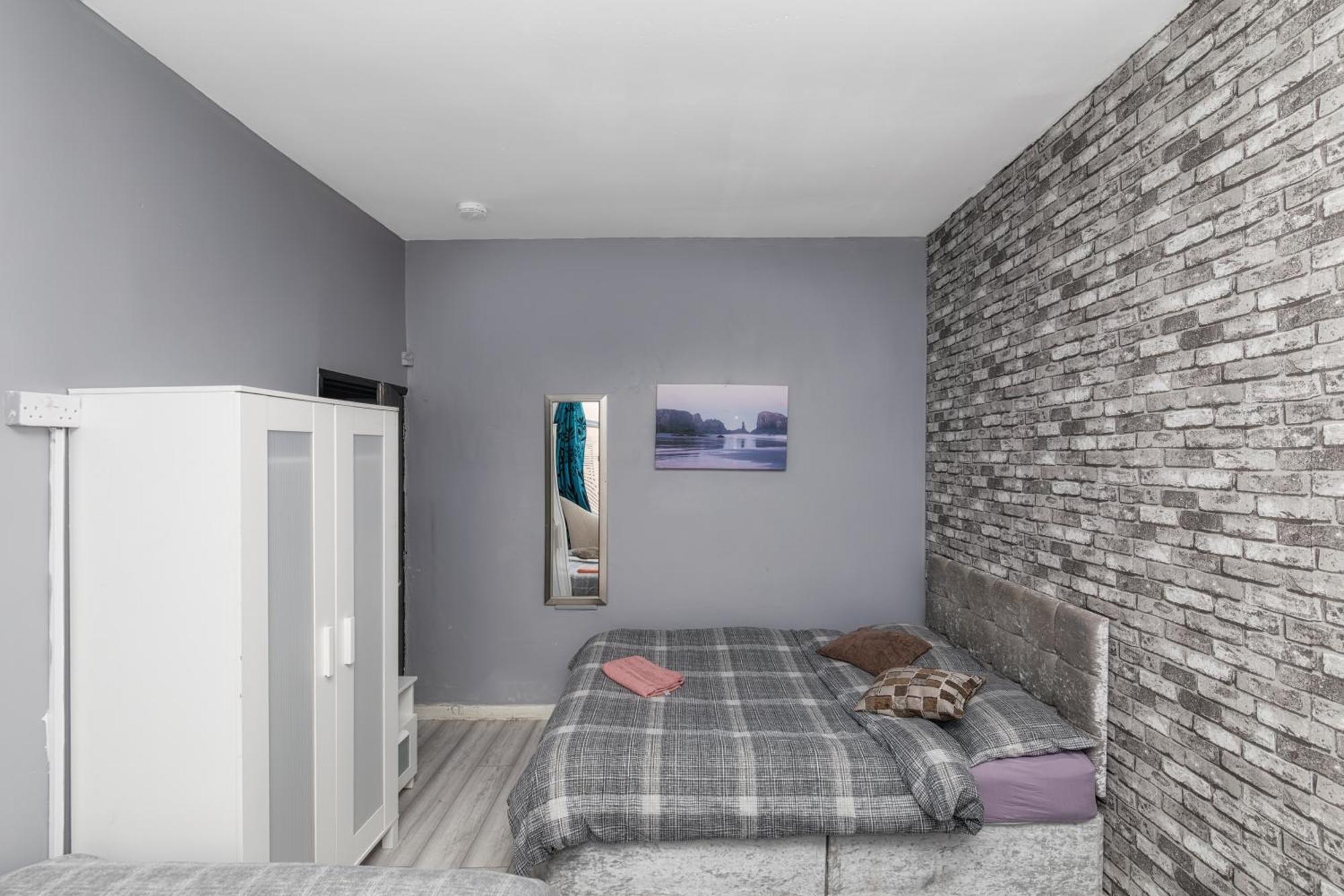 Centre Super Spacious Town House Free Parking And Wi-fi *