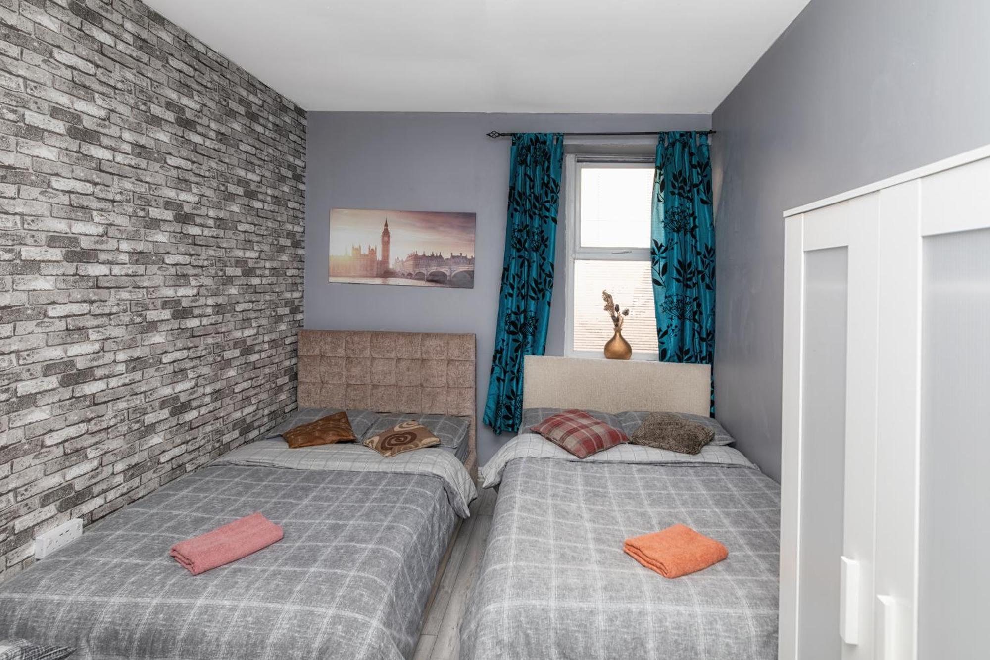 Centre Super Spacious Town House Free Parking And Wi-fi Apartment