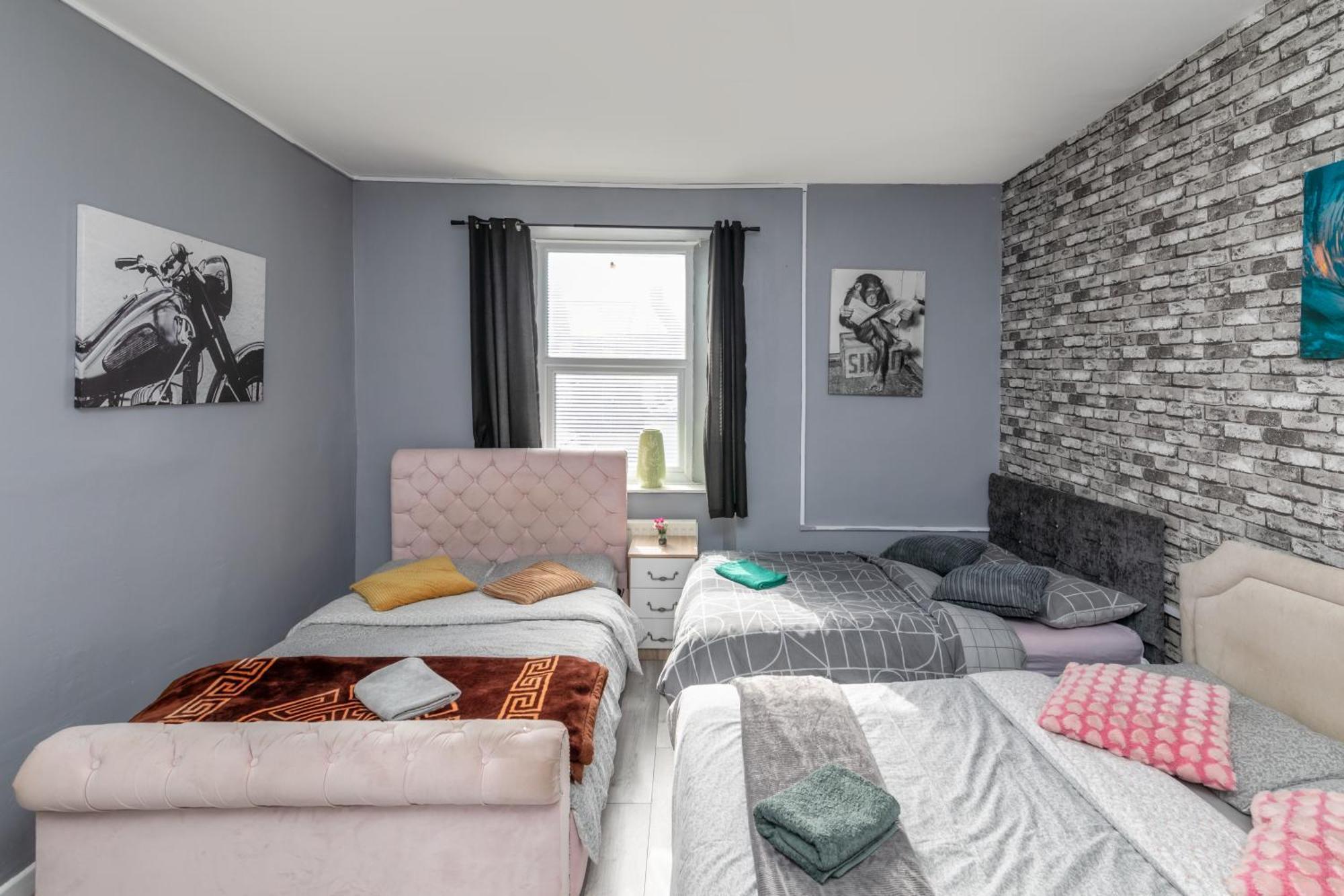Centre Super Spacious Town House Free Parking And Wi-fi Apartment *