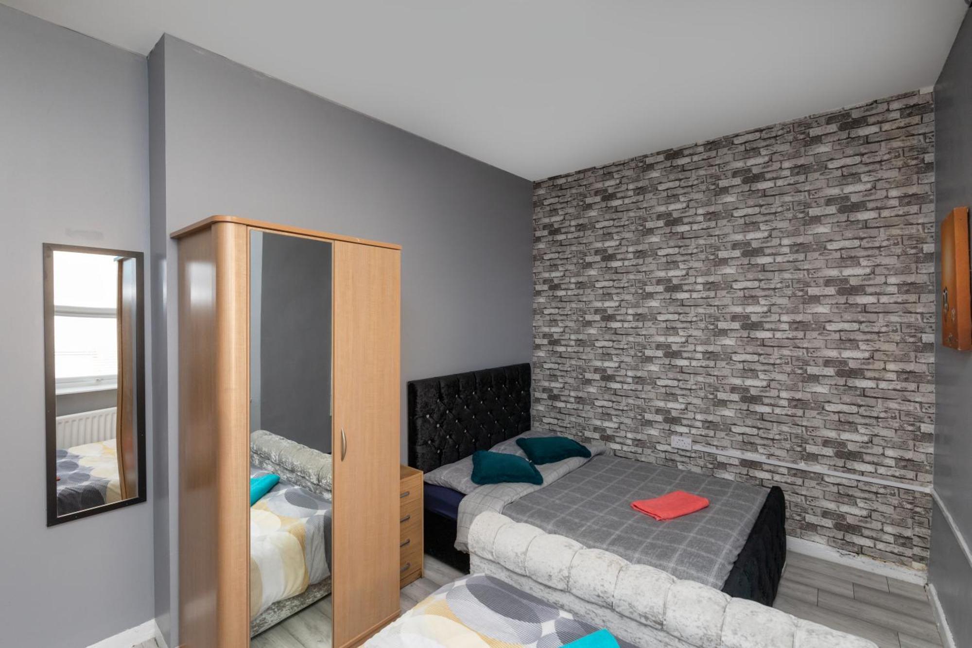 Centre Super Spacious Town House Free Parking And Wi-fi Apartment Newcastle upon Tyne