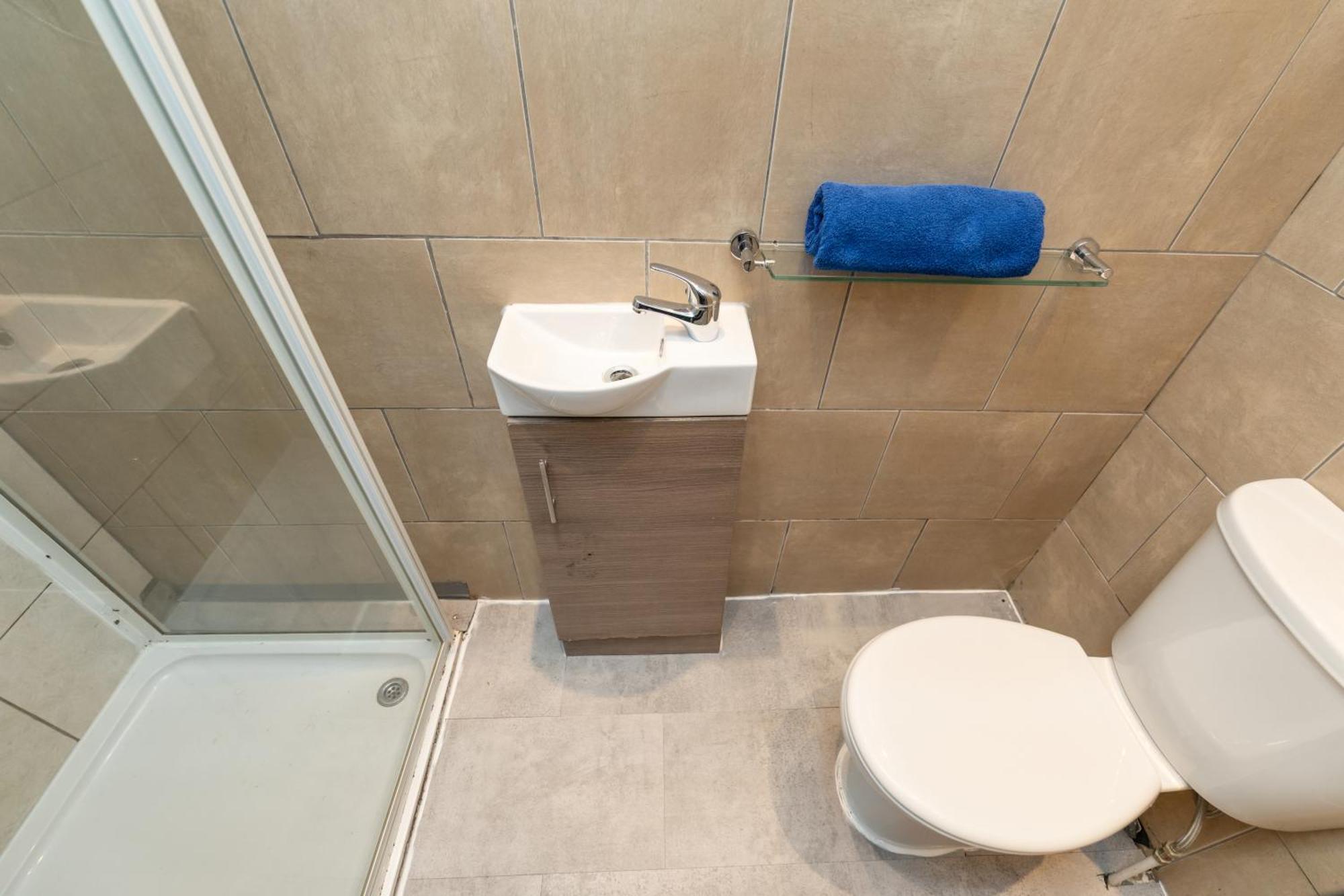 Centre Super Spacious Town House Free Parking And Wi-fi Newcastle upon Tyne