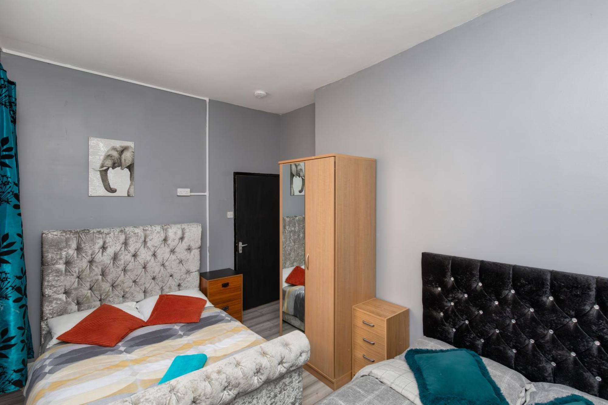 Apartment Centre Super Spacious Town House Free Parking And Wi-fi