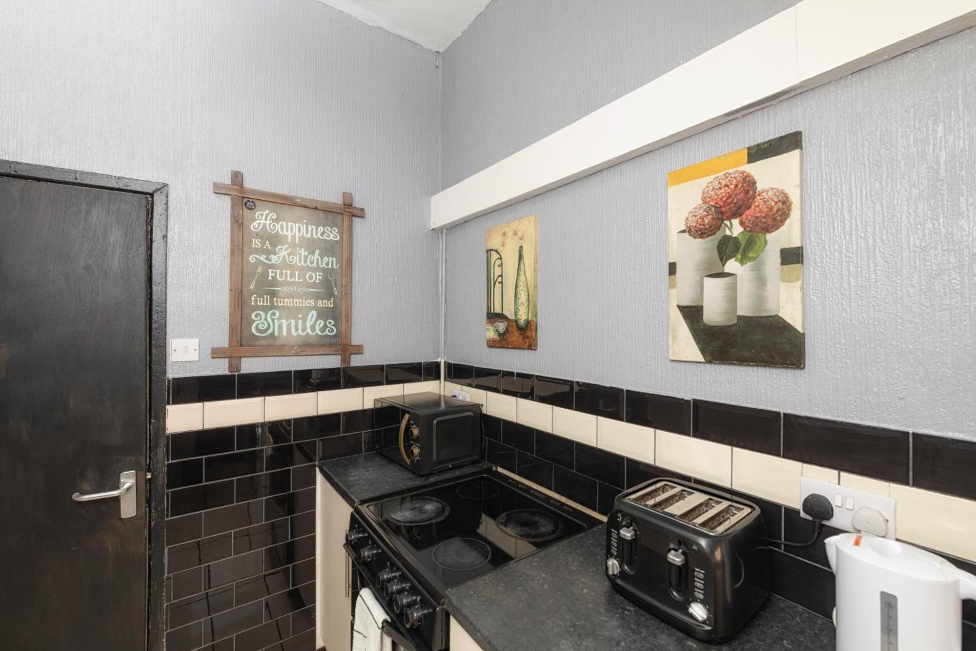 Apartment Centre Super Spacious Town House Free Parking And Wi-fi *