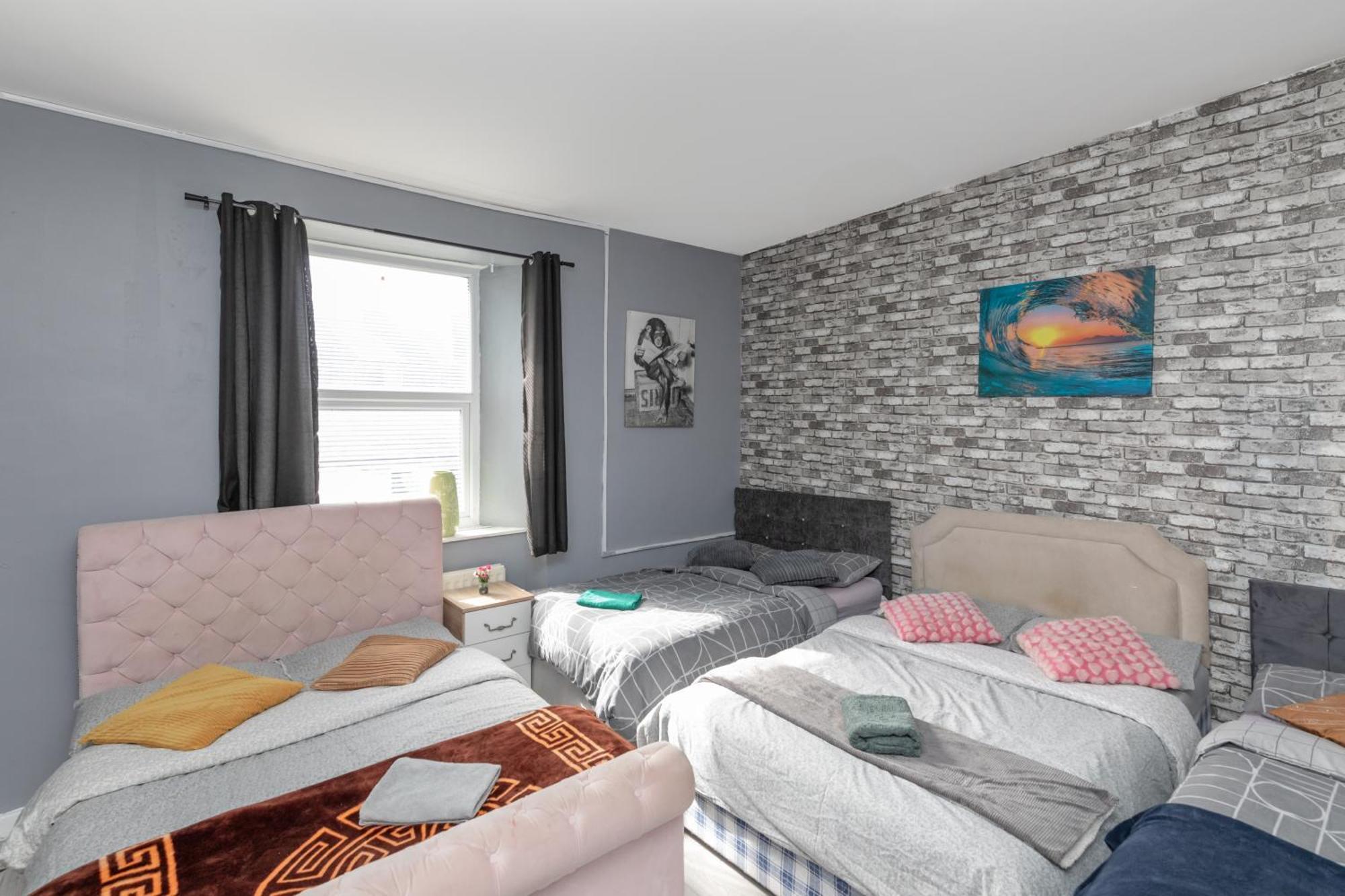 Centre Super Spacious Town House Free Parking And Wi-fi *