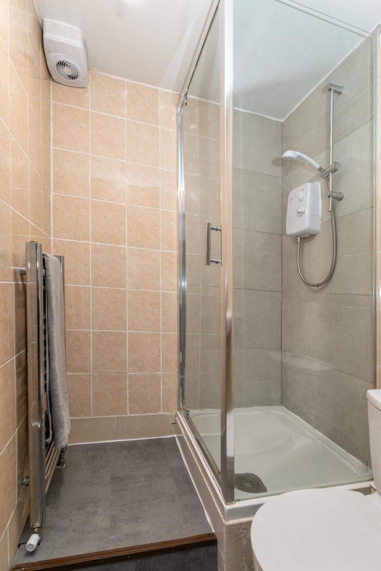 Apartment Centre Super Spacious Town House Free Parking And Wi-fi *