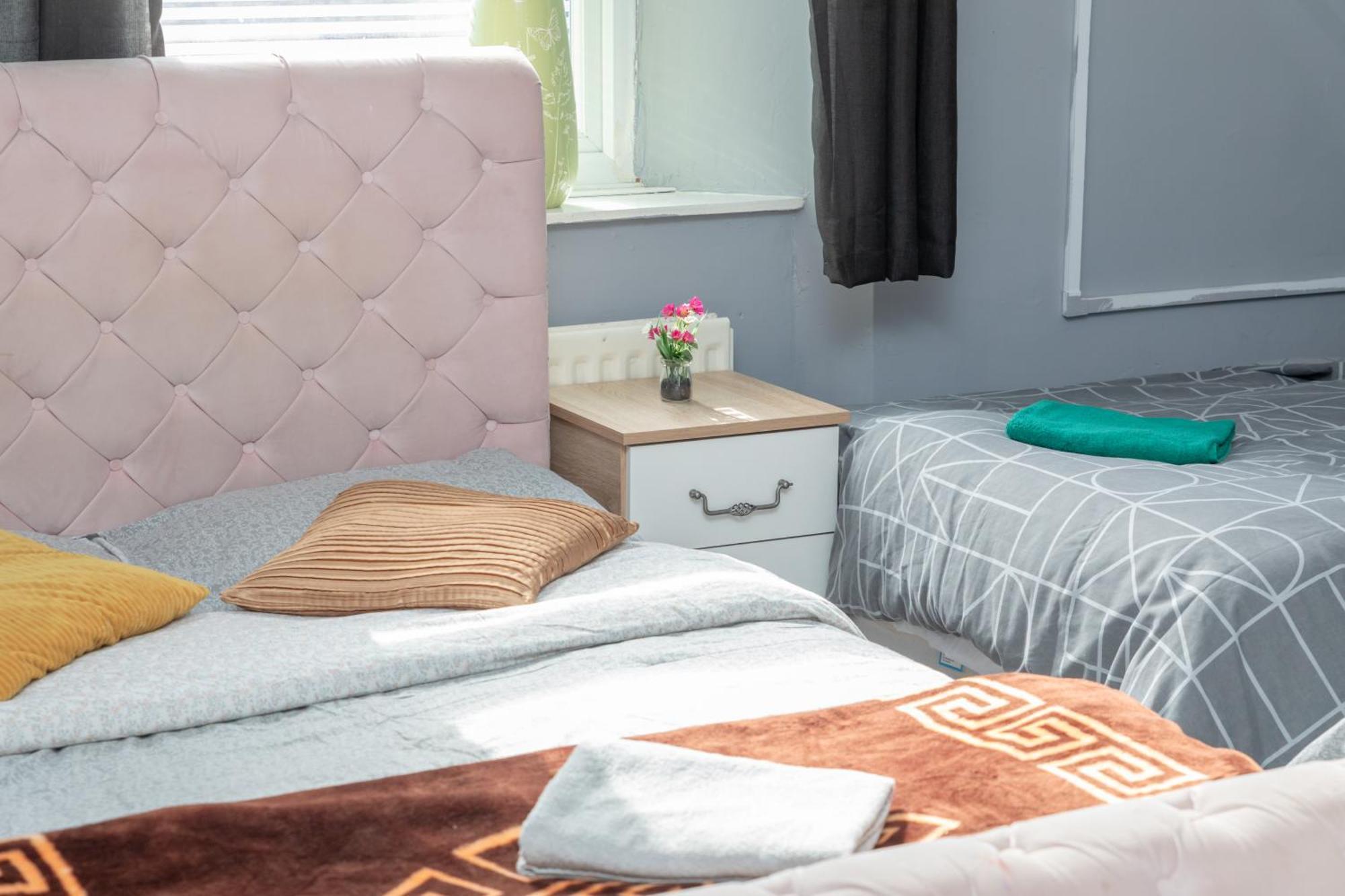 Apartment Centre Super Spacious Town House Free Parking And Wi-fi Newcastle upon Tyne
