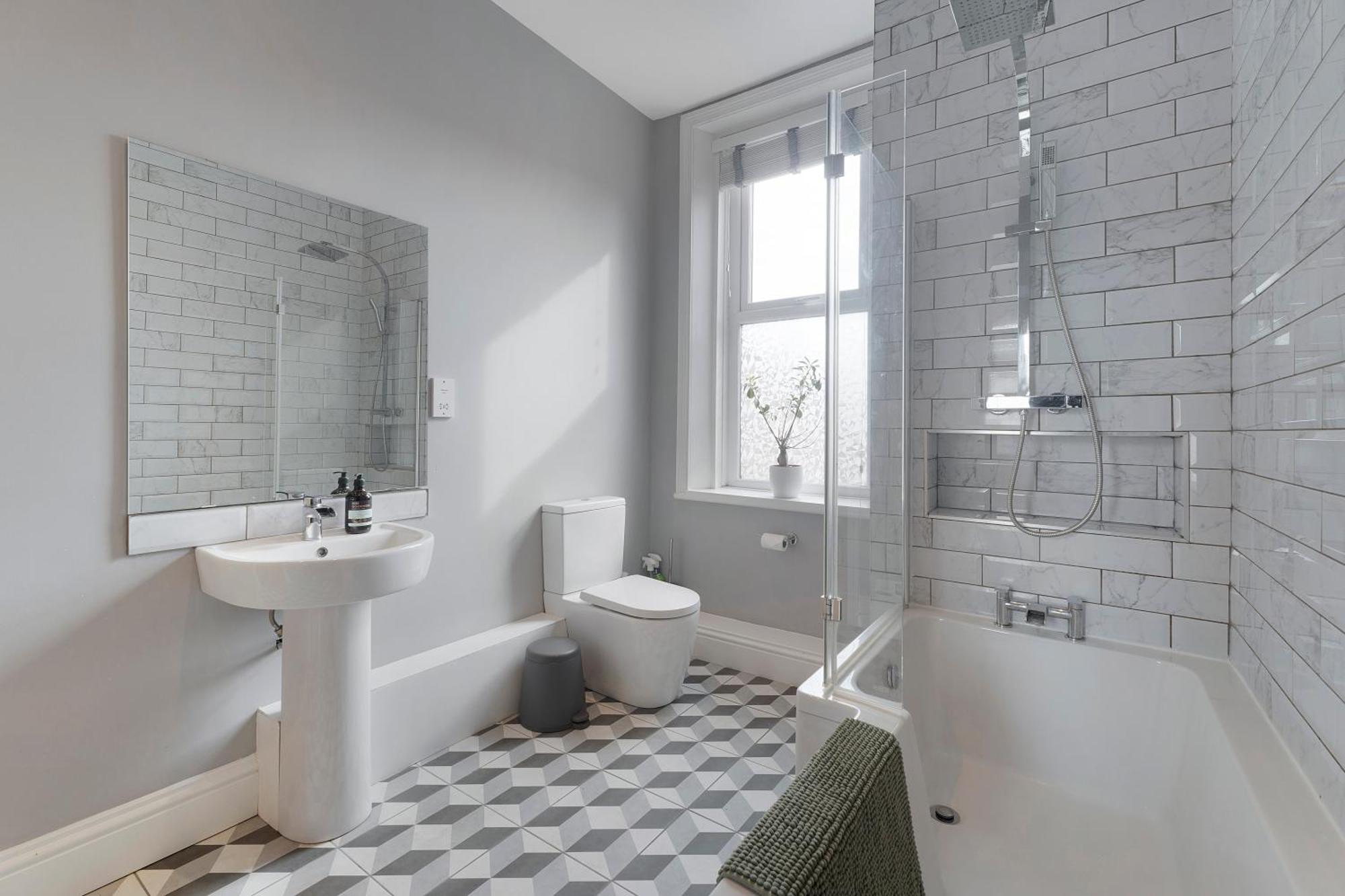 New! 2br In Biddlestone Road