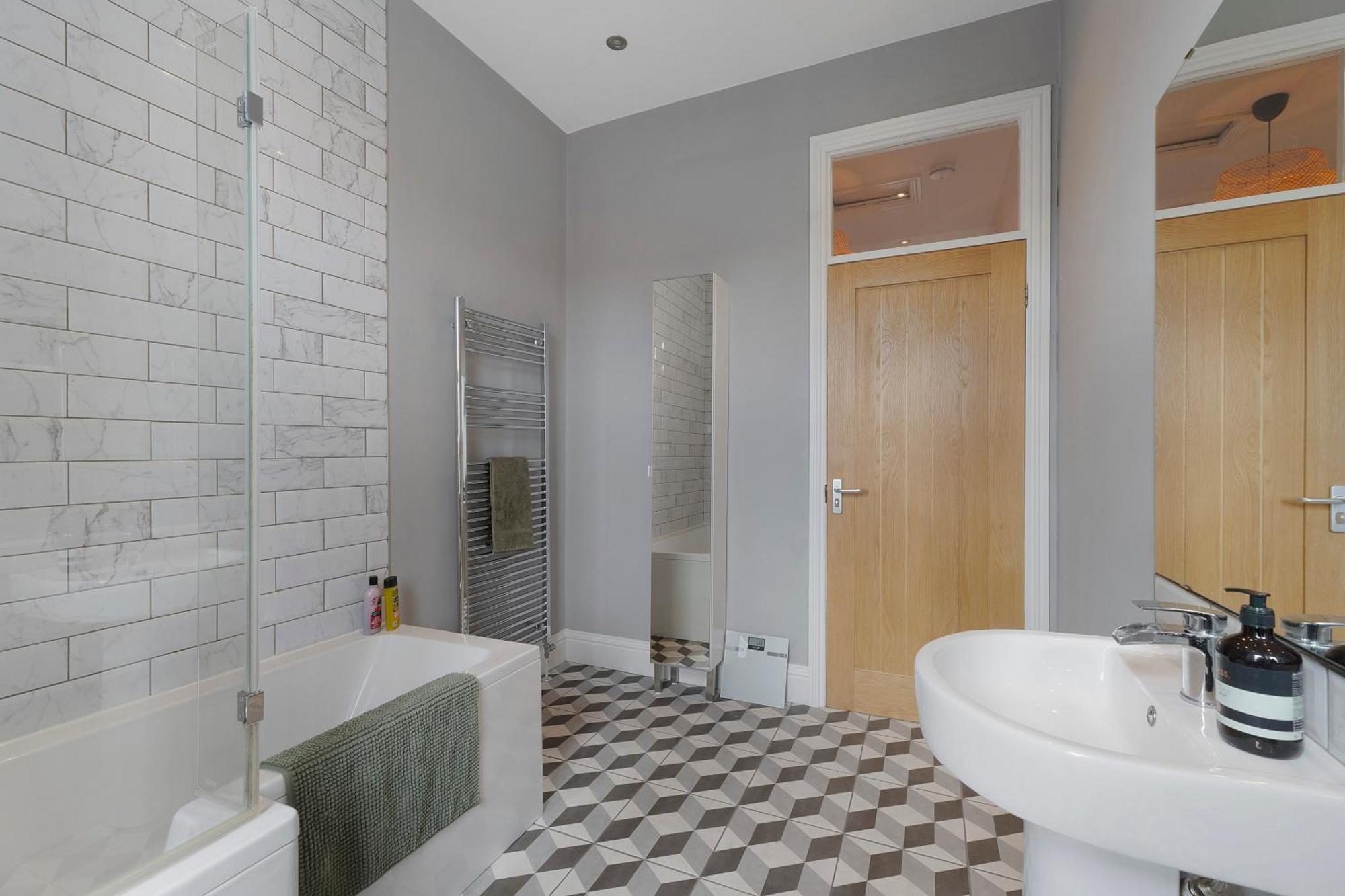 New! 2br In Biddlestone Road * Newcastle upon Tyne